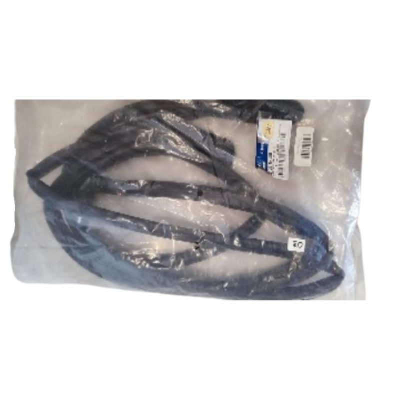 MOLDURA VERTICAL VIDRIO PUERTA DELANTERA IZQUIERDA R825301R000